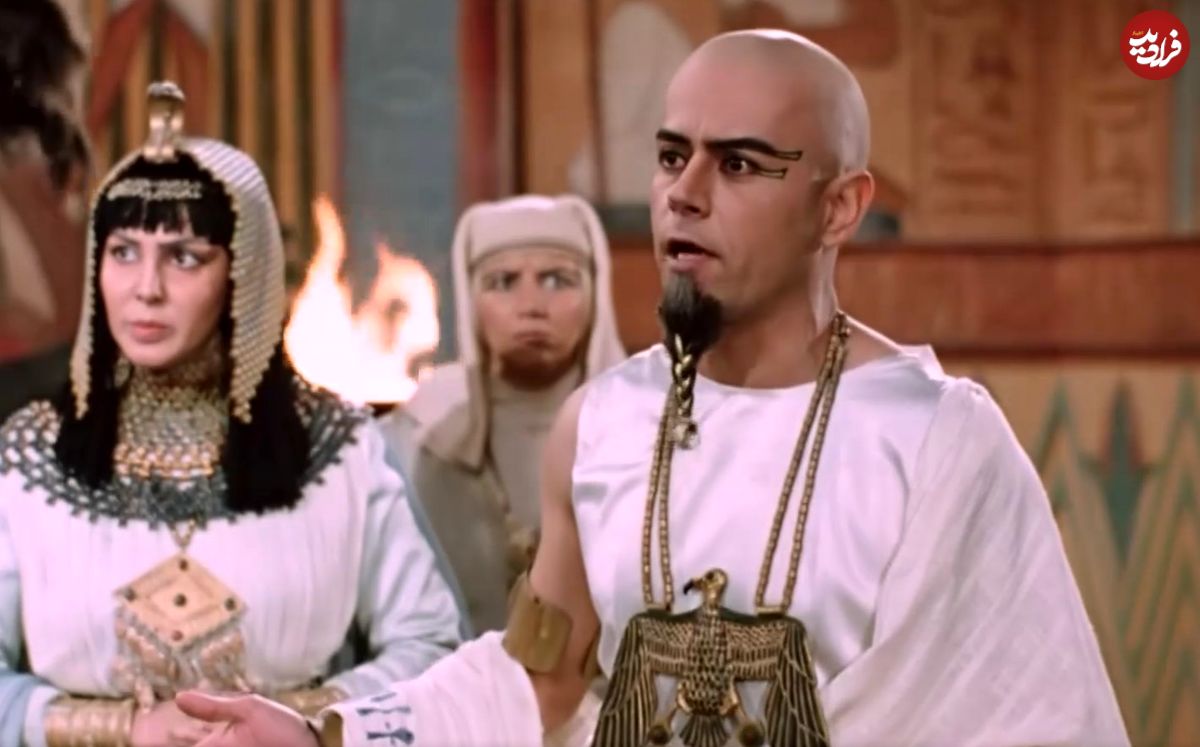 قاب زمان و تاریخ| «آخناتون» سریال یوسف پیامبر یک عسل فروشی اردبیل سال 98 عکس| سفر در زمان؛ «آخناتون» سریال یوسف پیامبر در یک عسل فروشی در اردبیل؛ سال 98