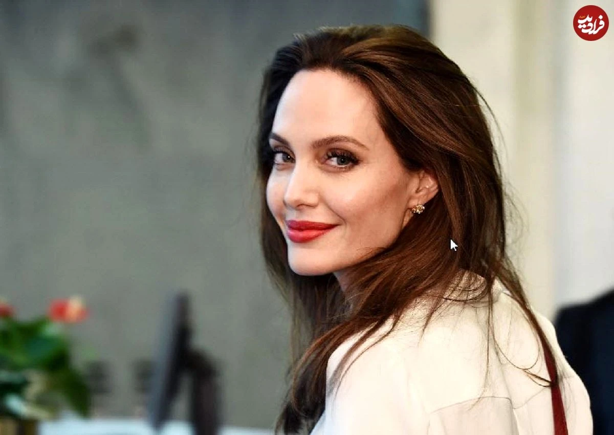 عکس| سفر در زمان؛ «آنجلینا جولی» به همراه پدر و برادرش در کالیفرنیا؛ سال 1365