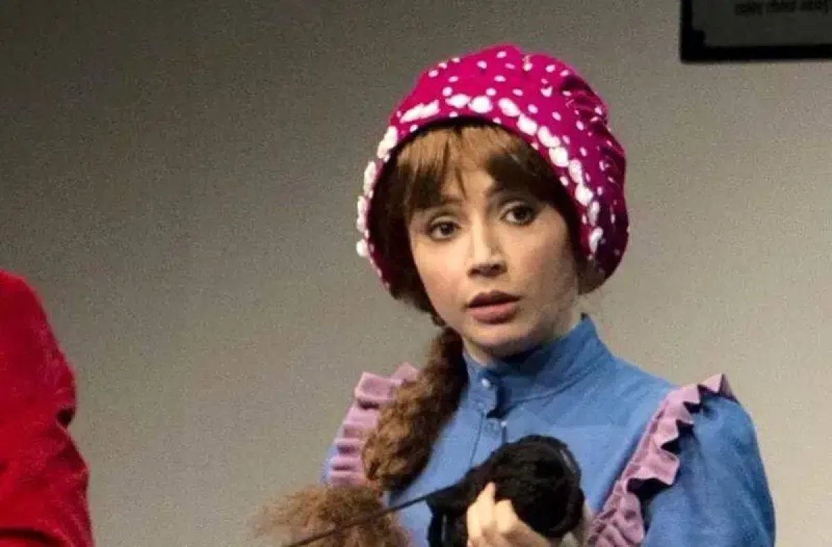 تیپ بچگانه و عروسکی شبنم قلی خانی در تئاتر