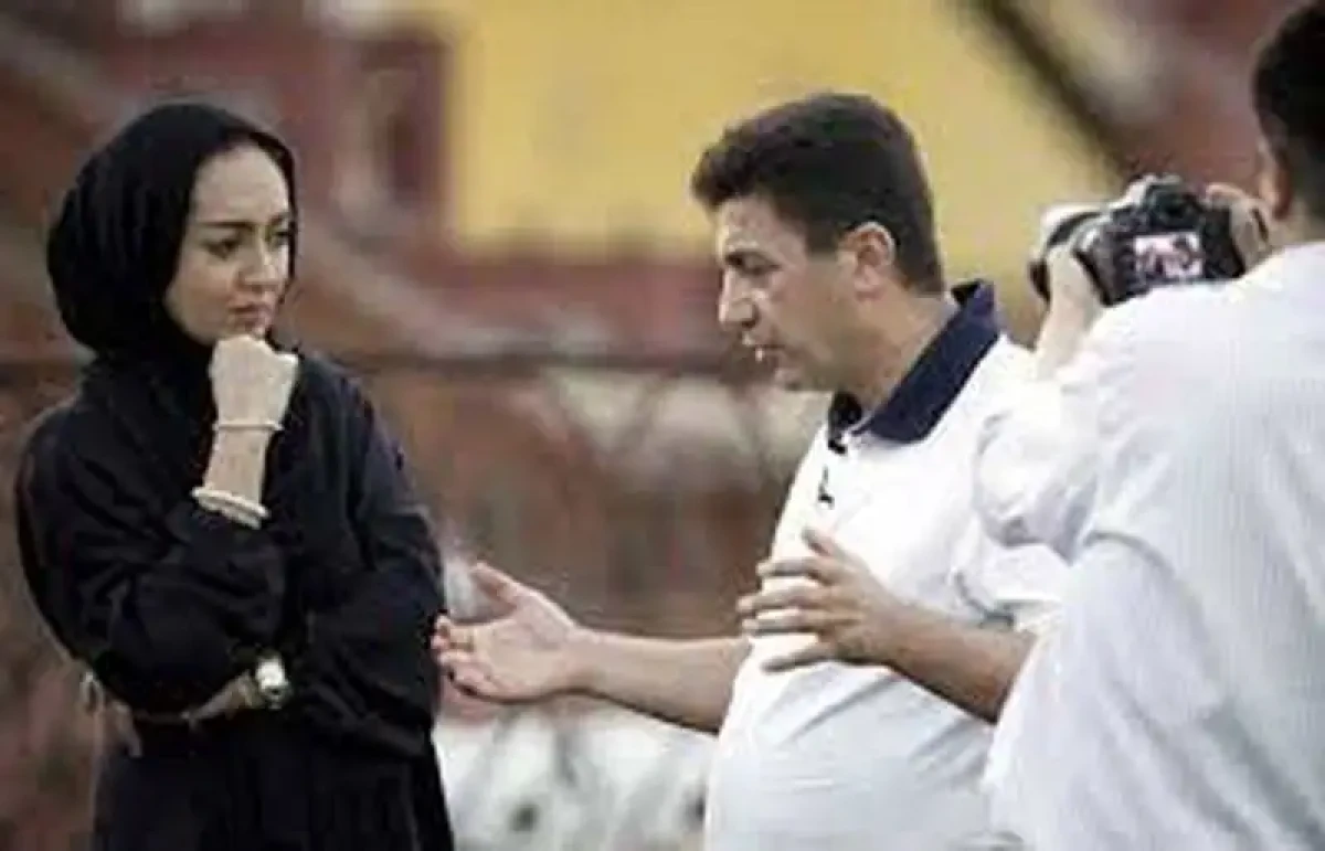 تصاویر  -  فوتبال بازی کردن  نیکی کریمی با کفش صندل همراه قلعه نویی سرمربی تیم ملی ... -  صمیمیتی که حاشیه ساز شد ...