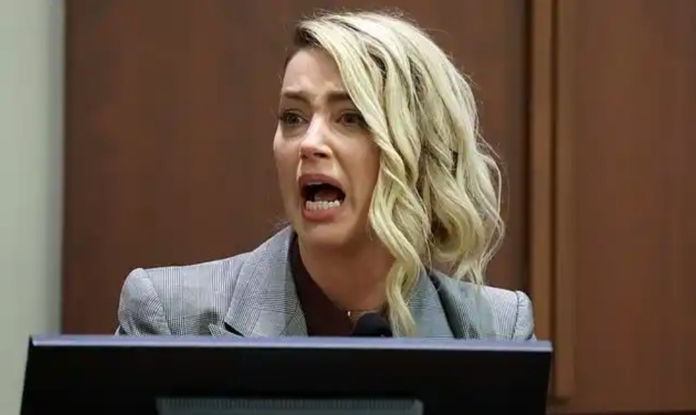 تصویر زمان | حاشیهسازی شارلیز ترون با نادیده گرفتن جانی دپ در شو دیور پاریس تصویر زمان | حاشیهسازی شارلیز ترون با نادیده گرفتن جانی دپ در شو دیور پاریس