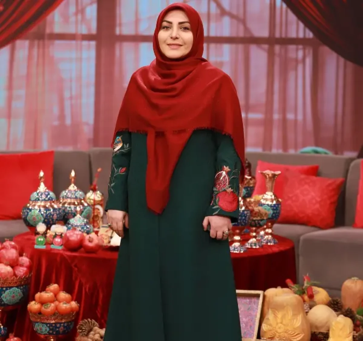 چهره جدید المیرا شریفی مقدم در برنامه شب یلدا همراه پسرای جذابش Screenshot 2024 12 22 095744