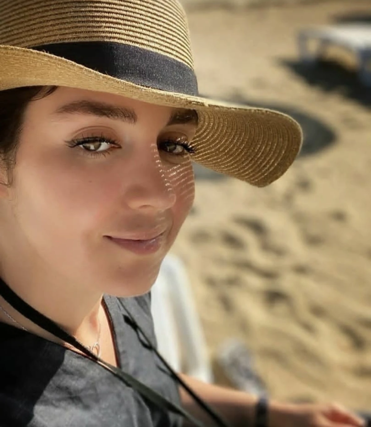 تاریخ وبگردی تصویری از استایل چشمگیر «افسانه پاکرو» بازیگر سریال پیدا و پنهان در 41 سالگی تاریخ وبگردی تصویری از استایل چشمگیر «افسانه پاکرو» بازیگر سریال پیدا و پنهان در 41 سالگی