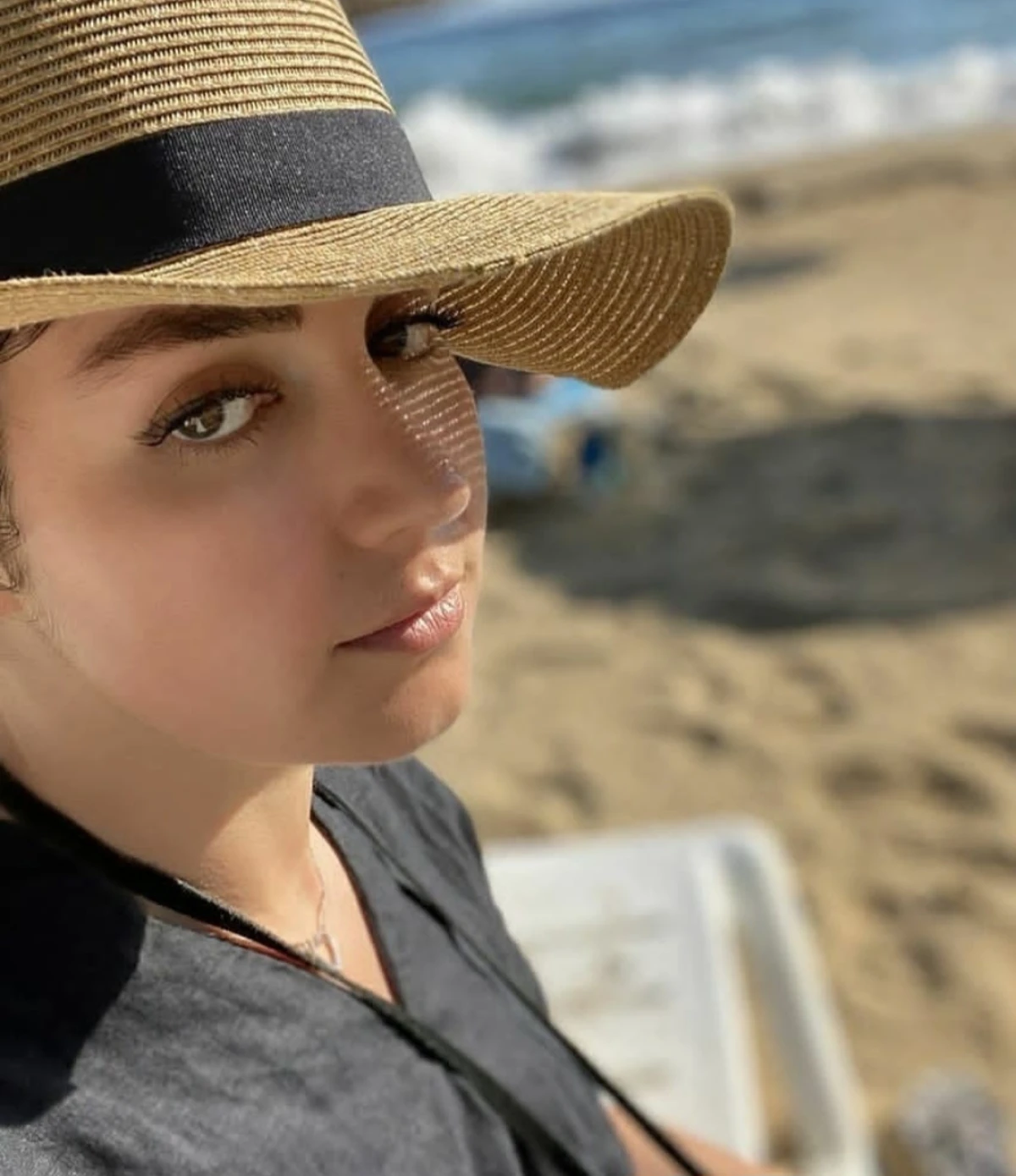 تاریخ وبگردی تصویری از استایل چشمگیر «افسانه پاکرو» بازیگر سریال پیدا و پنهان در 41 سالگی تاریخ وبگردی تصویری از استایل چشمگیر «افسانه پاکرو» بازیگر سریال پیدا و پنهان در 41 سالگی