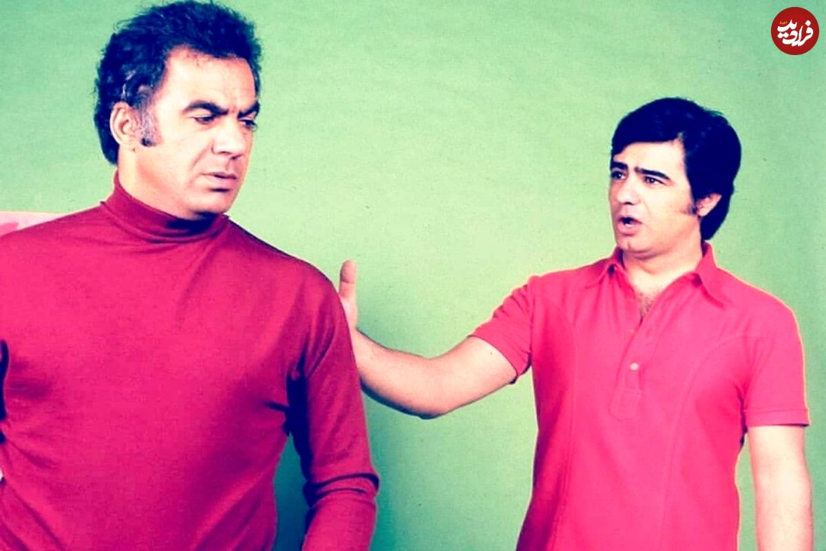 عکس| سفر در زمان؛ «تقی ظهوری و عبدالله محمدی» در حال بوسیدن دست «ناصر ملک مطیعی»؛ سال 49