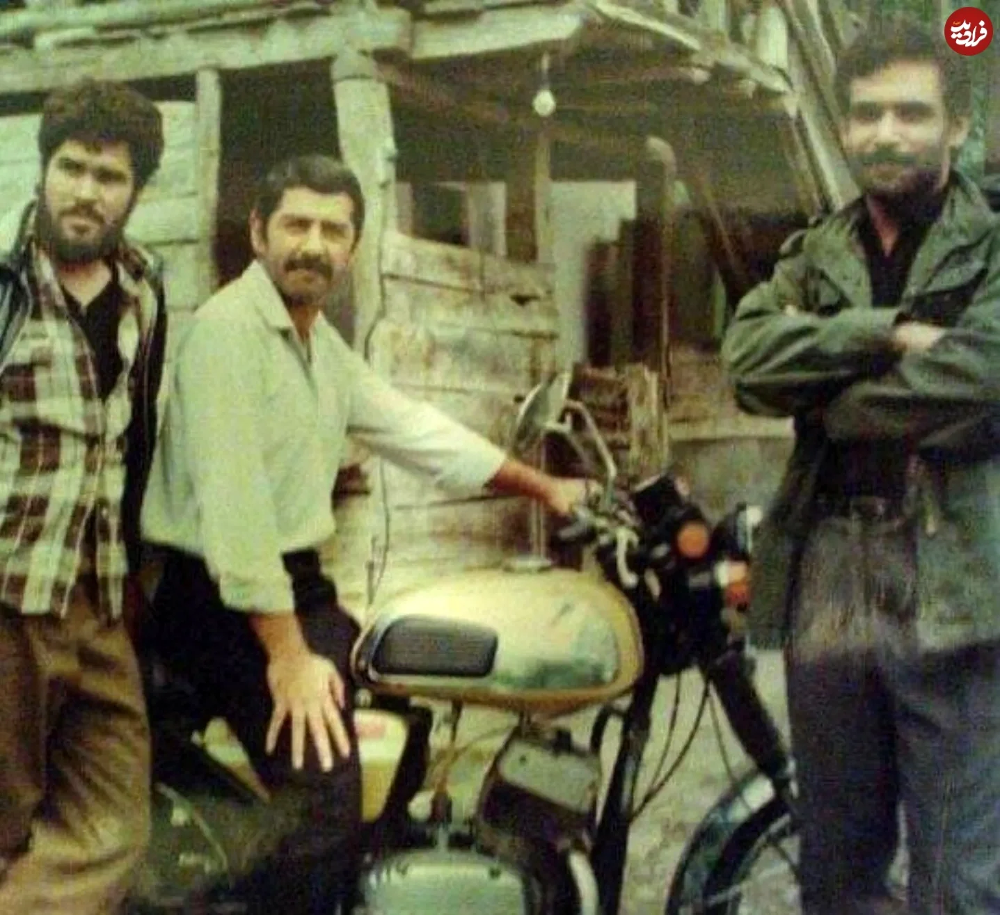 عکس| سفر در زمان؛ «جهانگیر الماسی، فرامرز قریبیان و مختار ساقی» در سال 1362 mahdi_taghipourofficial_1760190177_3741068814591378077_4947547150_11zon