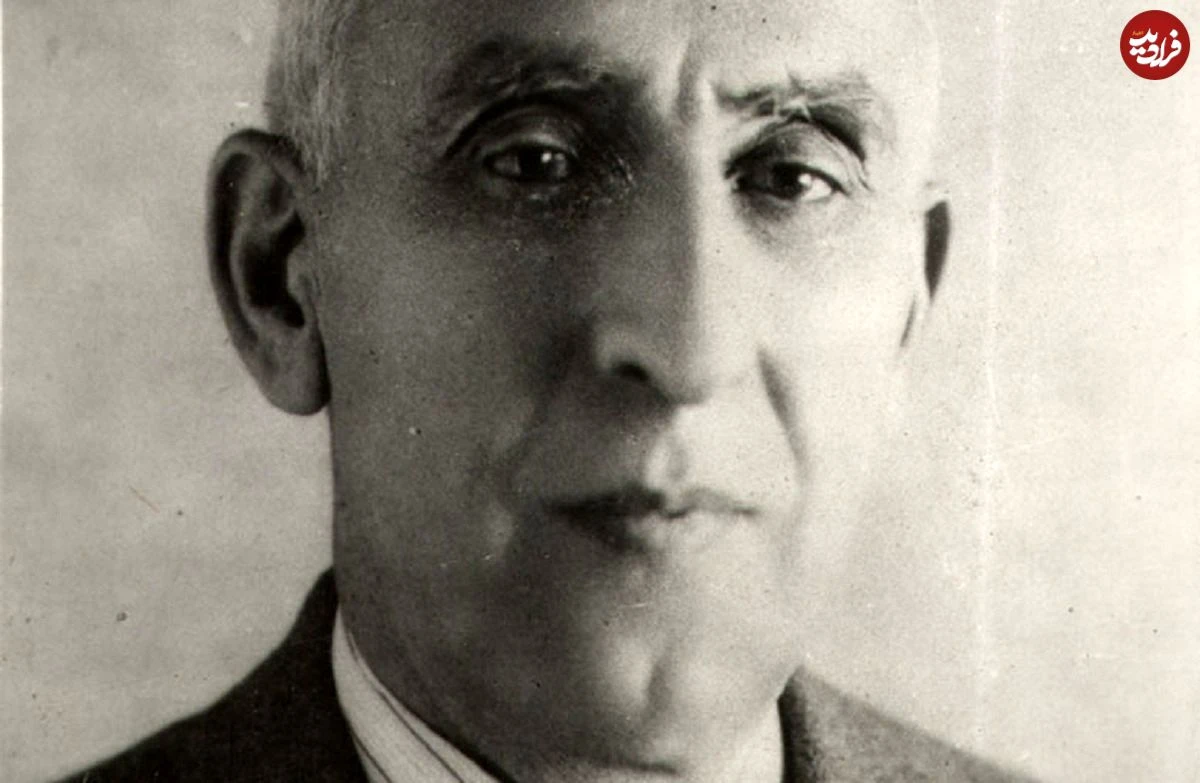 عکس| سفر به تاریخ؛ «شاپور بختیار و داریوش فروهر» در مراسم هفتم دکتر مصدق؛ سال 45