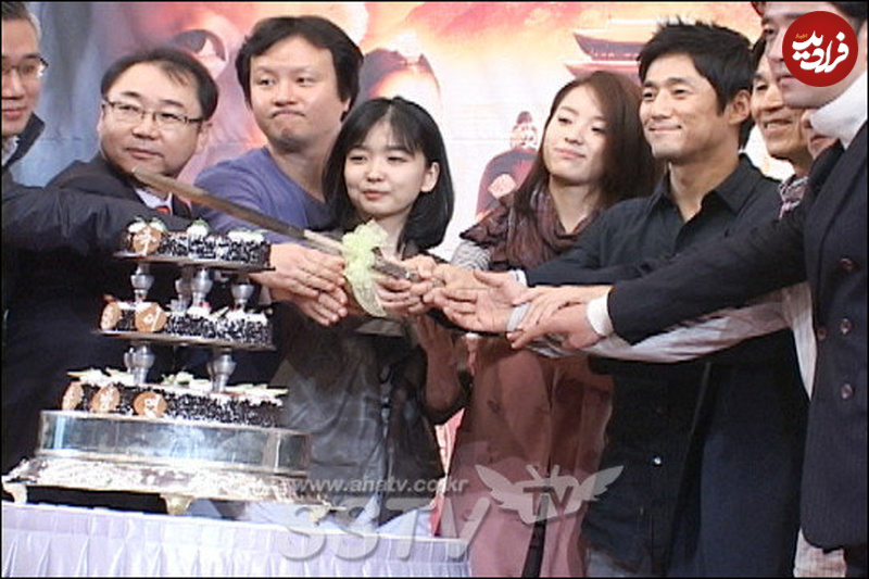 no-name-6 سفر زمان| به ؛ «دونگیی و امپراتور سوکجونگ» در حال بریدن کیک در جشن پایان سریال دونگیی