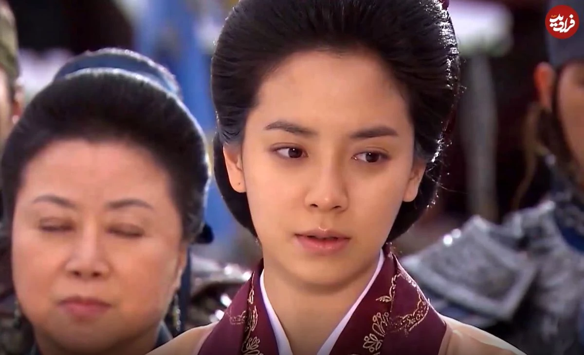 عکس| سفر در زمان؛ «بانو یه سویا» در کنار کارگردان و در پشت صحنه سریال جومونگ؛ سال 1384