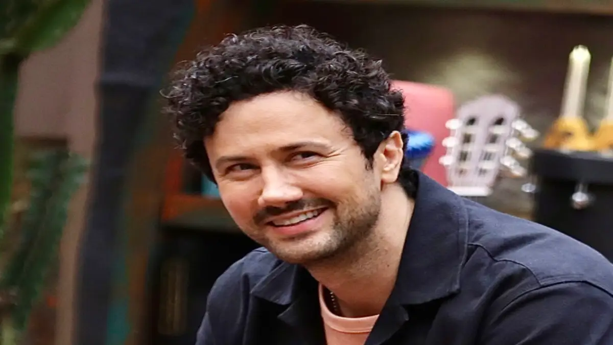 سفر زمان | سلفی جذاب و جدید شاهرخ استخری با خانوادش سفر زمان | سلفی جذاب و جدید شاهرخ استخری با خانوادش