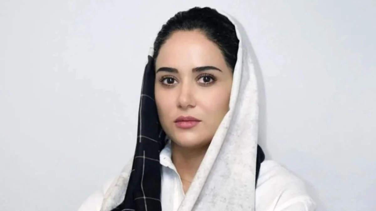 سفر زمان | عکس پریناز ایزدیار واقعا قبل معروفیت این شکلی بوده سفر زمان | عکس پریناز ایزدیار واقعا قبل معروفیت این شکلی بوده