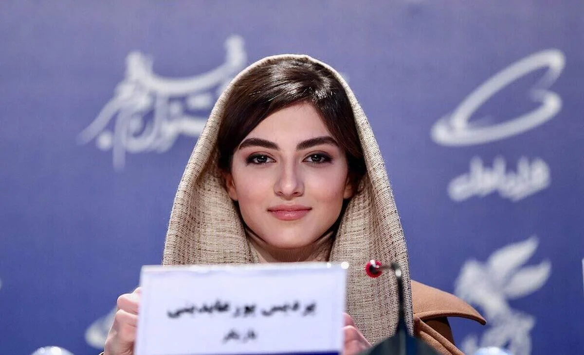 تصویر روز | پردیس پورعابدینی با یک تیپ متفاوت در شیراز تصویر روز | پردیس پورعابدینی با یک تیپ متفاوت در شیراز