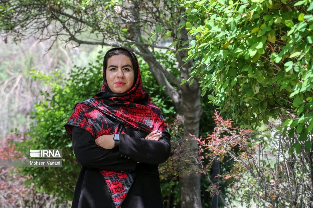 سفر زمان | تیپ متفاوت روناک، سلمان و عمو کاووس سریال نون‌خ