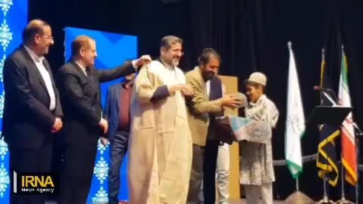 سفر زمان | تصویری از وزیر فرهنگ با یک تیپ متفاوت سفر زمان | تصویری از وزیر فرهنگ با یک تیپ متفاوت