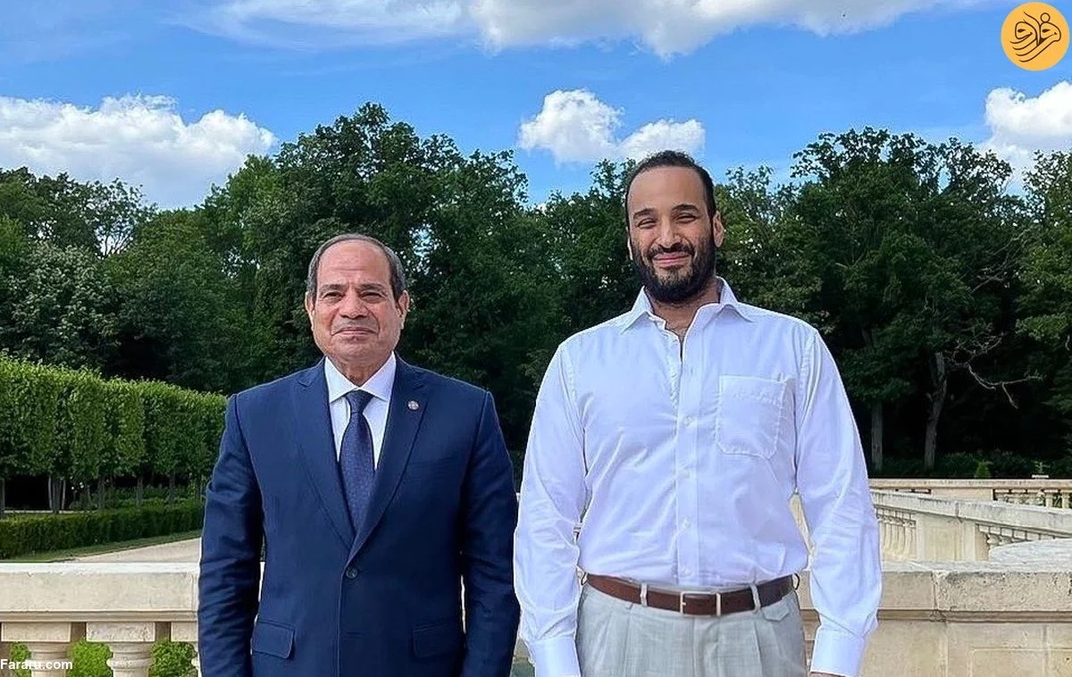 سفر زمان | تیپ متفاوت محمد بن سلمان در پاریس سفر زمان | تیپ متفاوت محمد بن سلمان در پاریس