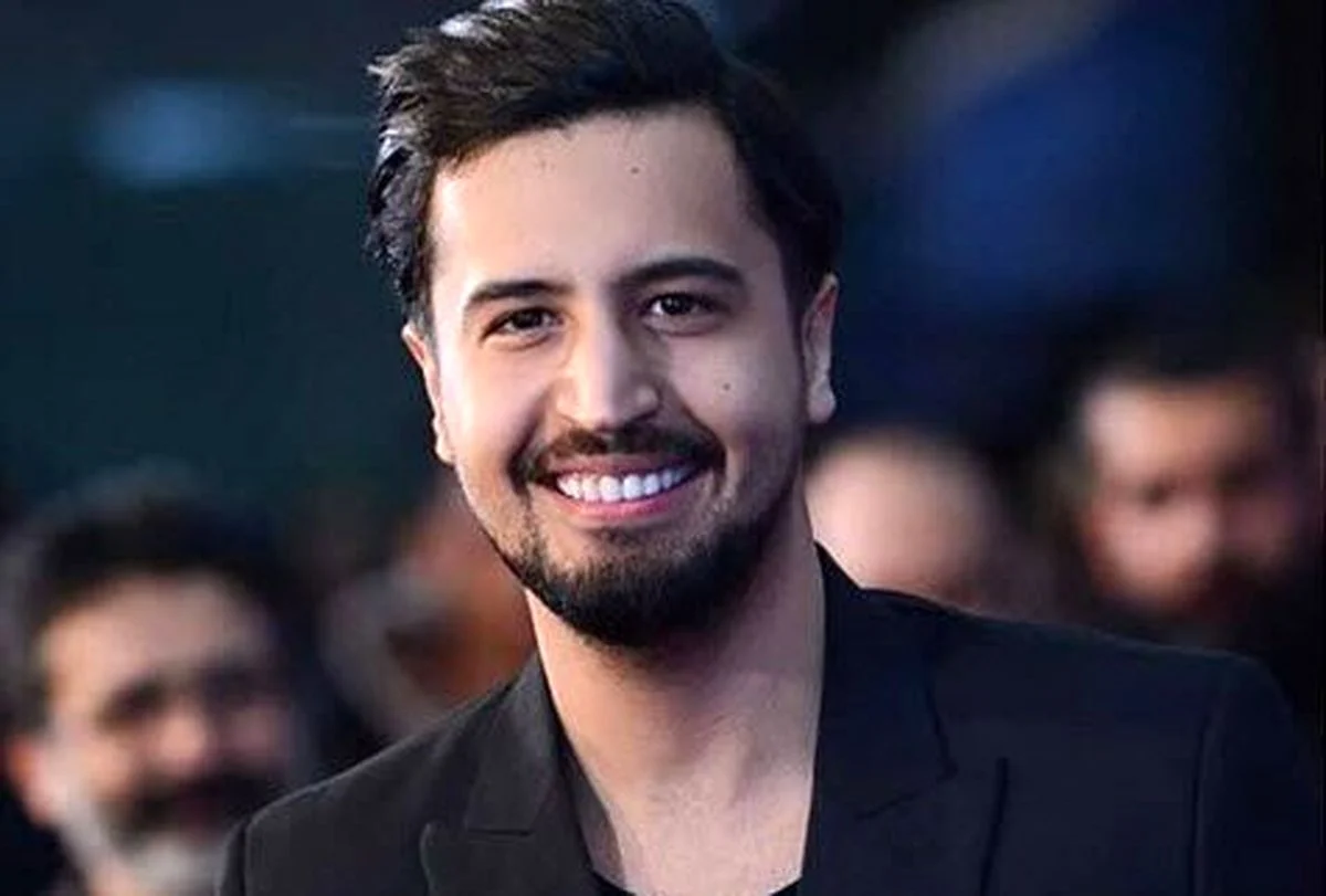 سفر زمان | تیپ متفاوت صدرای پوست شیر در یک طبیعت زیبا