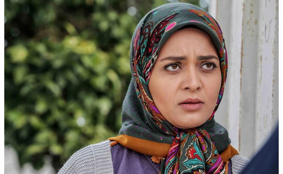 تاریخ چهره ها| تیپ متفاوت دخترِ محمود نقاش در طبیعت‌گردی آبان ۱۴۰۴