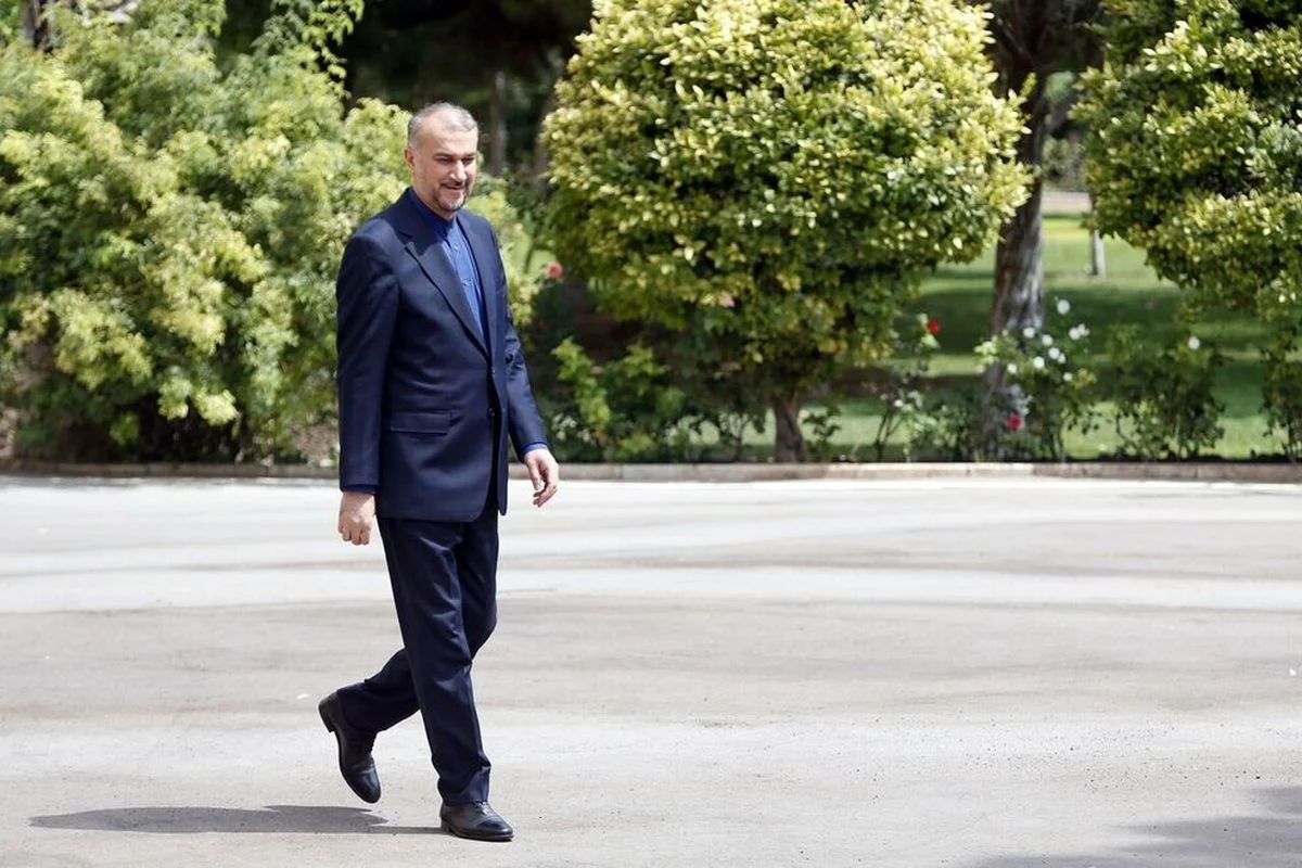 تاریخ چهره ها| تیپ متفاوت یک خانم در کنار وزیر خارجه ایران آبان ۱۴۰۴