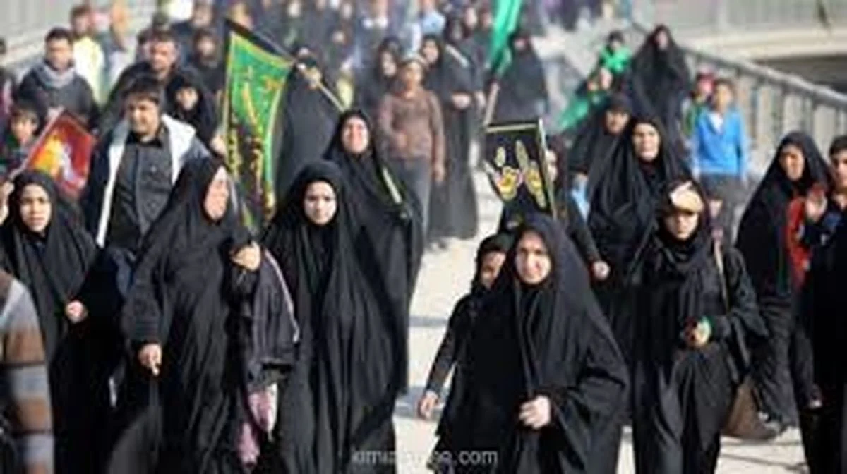 تاریخ چهره ها| تیپ متفاوت یک دختر نوجوان در پیاده‌روی اربعین آبان ۱۴۰۴