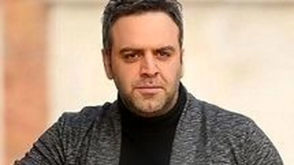 تاریخ چهره ها| تیپ متفاوت بهرنگ علوی با شلوارک در خیابان آبان ۱۴۰۴