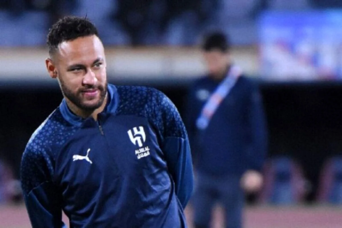 تاریخ چهره ها| تیپ متفاوت و عربی نیمار برای روز عربستان آبان ۱۴۰۴