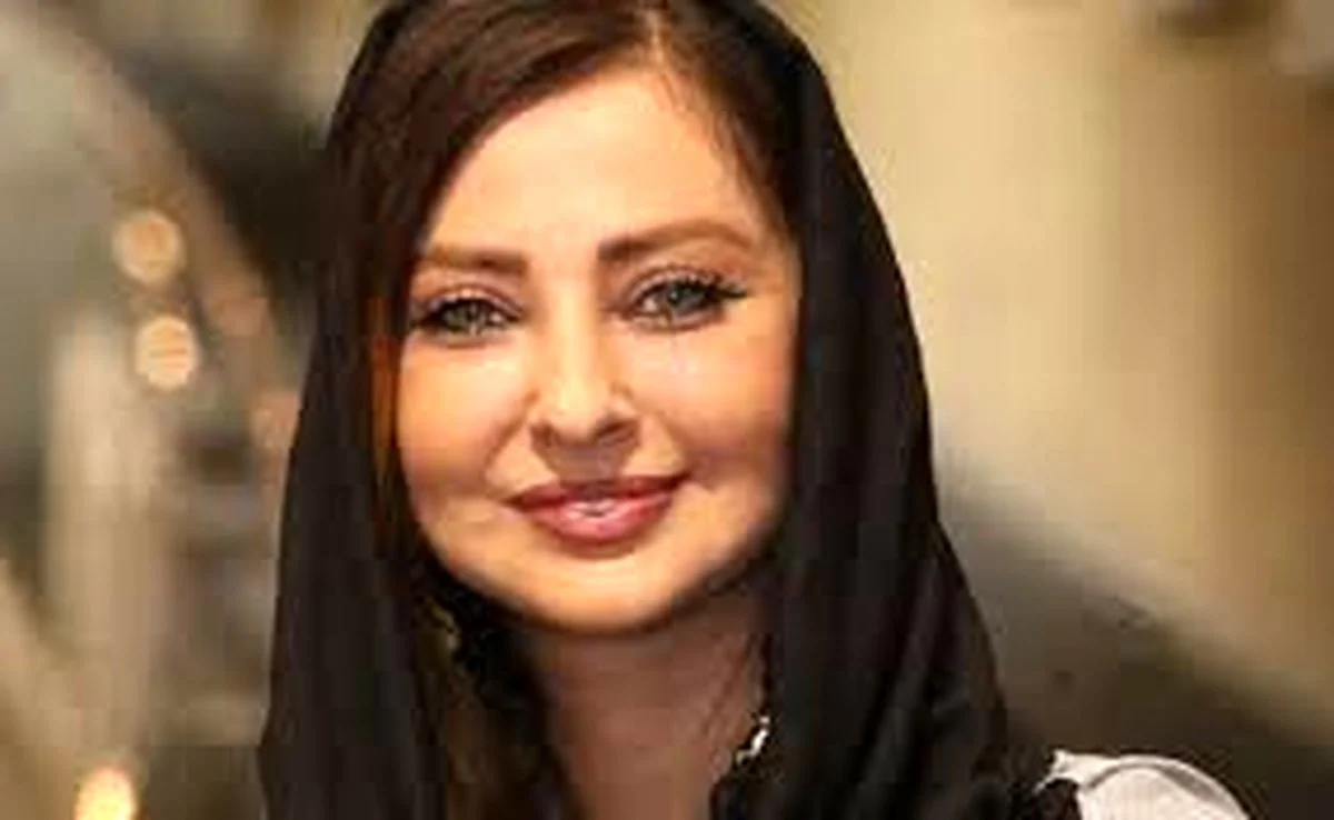 تاریخ چهره ها| سلفی آسانسوری نفیسه روشن با یک تیپ متفاوت آبان ۱۴۰۴ تاریخ چهره ها| سلفی آسانسوری نفیسه روشن با یک تیپ متفاوت آبان ۱۴۰۴