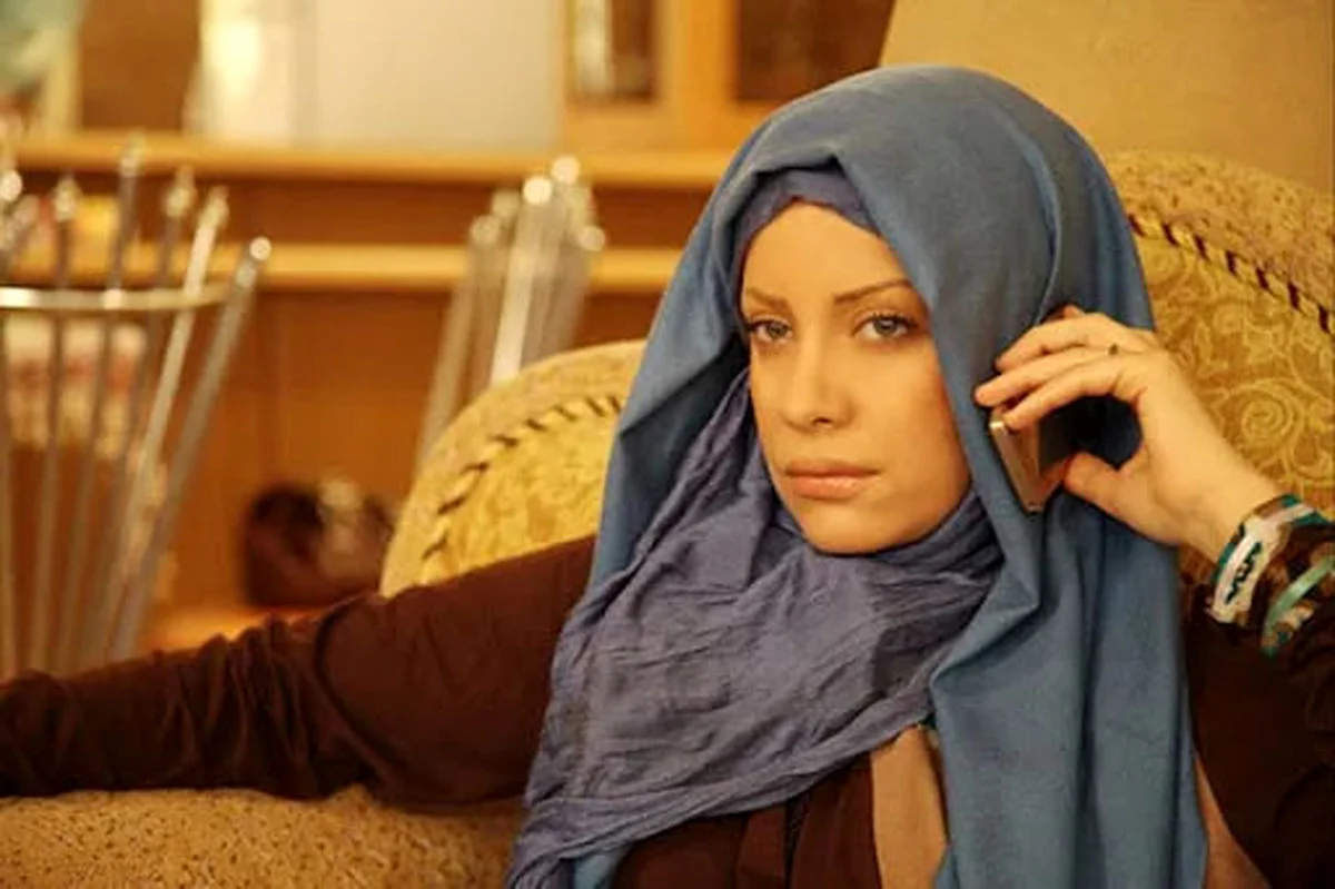 تاریخ چهره ها| استایل جوان‌پسند شراره رخام در یک مراسم هنری آبان ۱۴۰۴