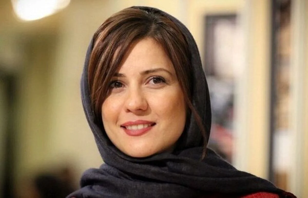 تاریخ چهره ها| سارا بهرامی با یک استایل شیک و تازه دلبری کرد آبان ۱۴۰۴