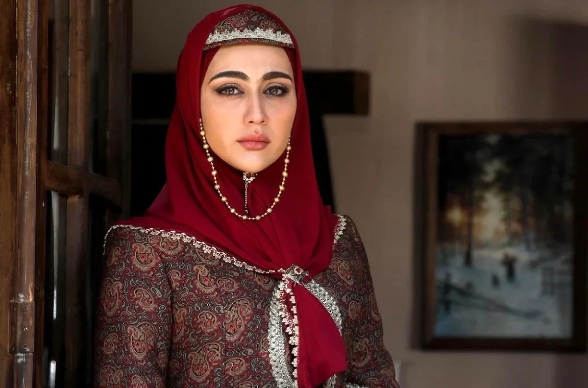 تاریخ چهره ها| میترا رفیع مشکی‌پوش شد آبان ۱۴۰۴