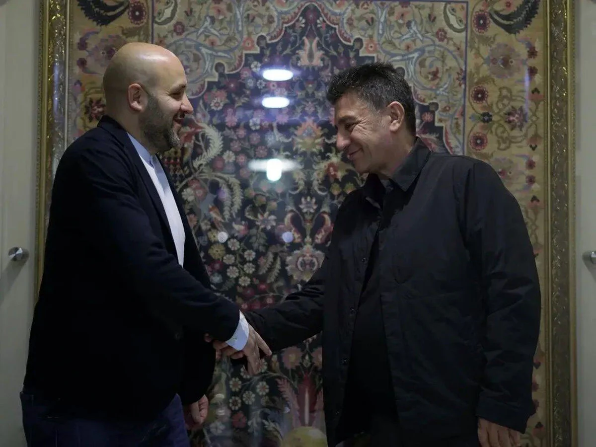 تاریخ چهره ها| تیپ و استایل دستیار ایتالیایی قلعه‌نویی سوژه شد! آبان ۱۴۰۴