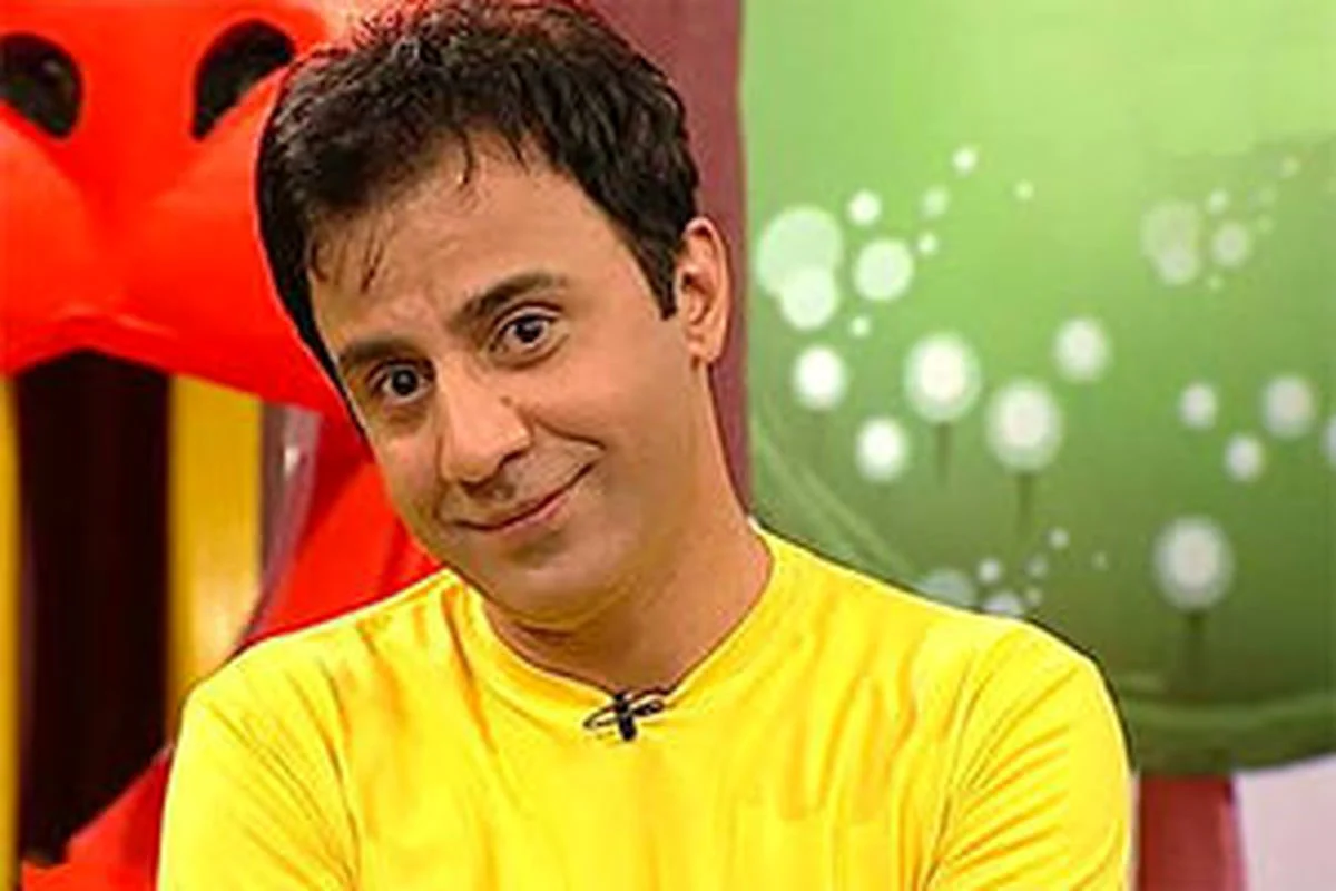 تاریخ و سفر در زمان | عکس ؛ استایل جدید عموپورنگ در سن ۵۲ سالگی