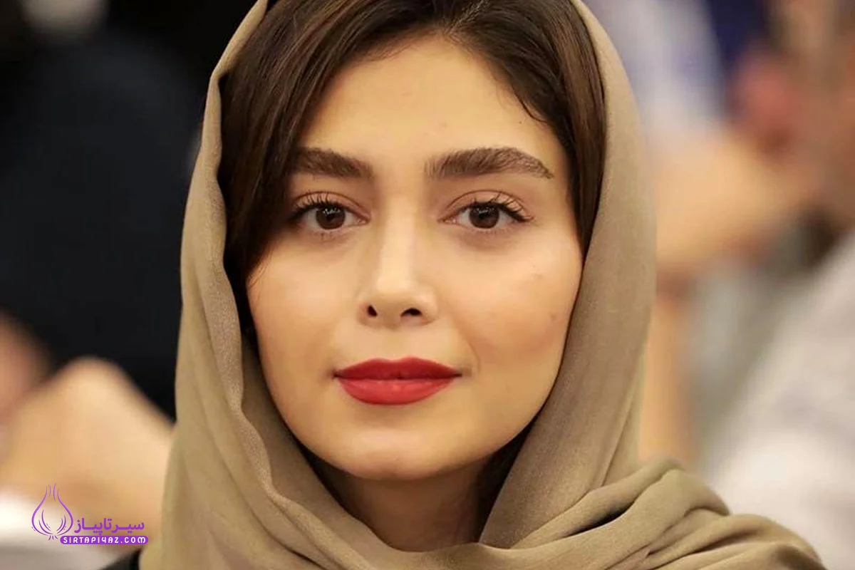 تاریخ و سفر در زمان | عکس ؛ استایل جذاب دیبا زاهدی در کیش جلب‌توجه کرد