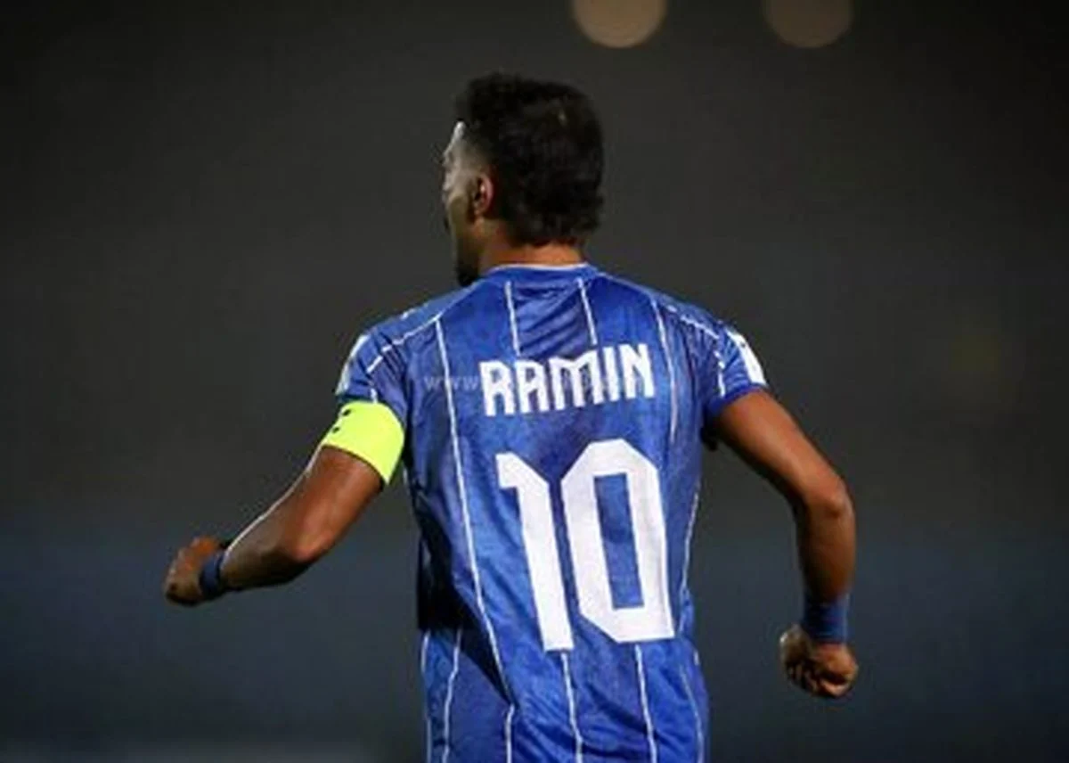 تاریخ و سفر در زمان | عکس ؛ استایل ویژه رامین رضاییان روی نیمکت استقلال