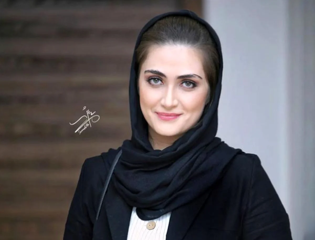 تاریخ و سفر در زمان | عکس ؛ استایل جذاب الناز ملک در پشت صحنه یک تئاتر