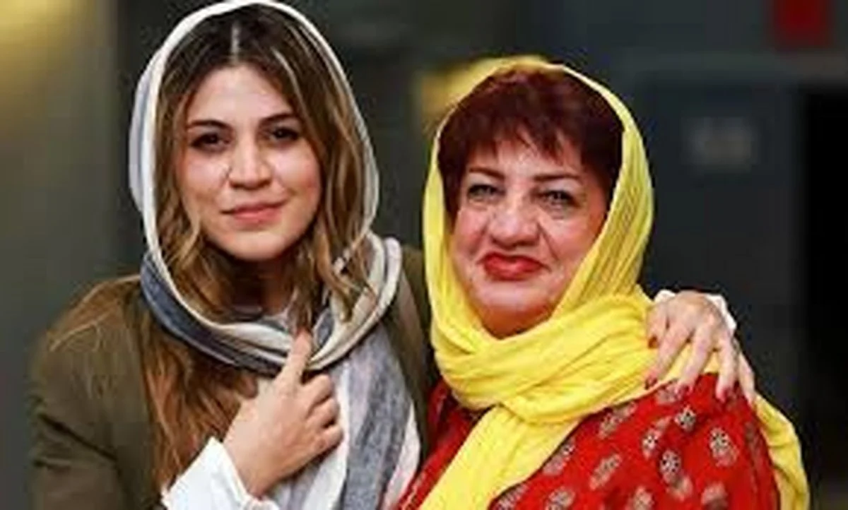 تاریخ و سفر در زمان | عکس ؛ غافلگیری شدید شیدا خلیق از استایل مادرش در یک برنامه