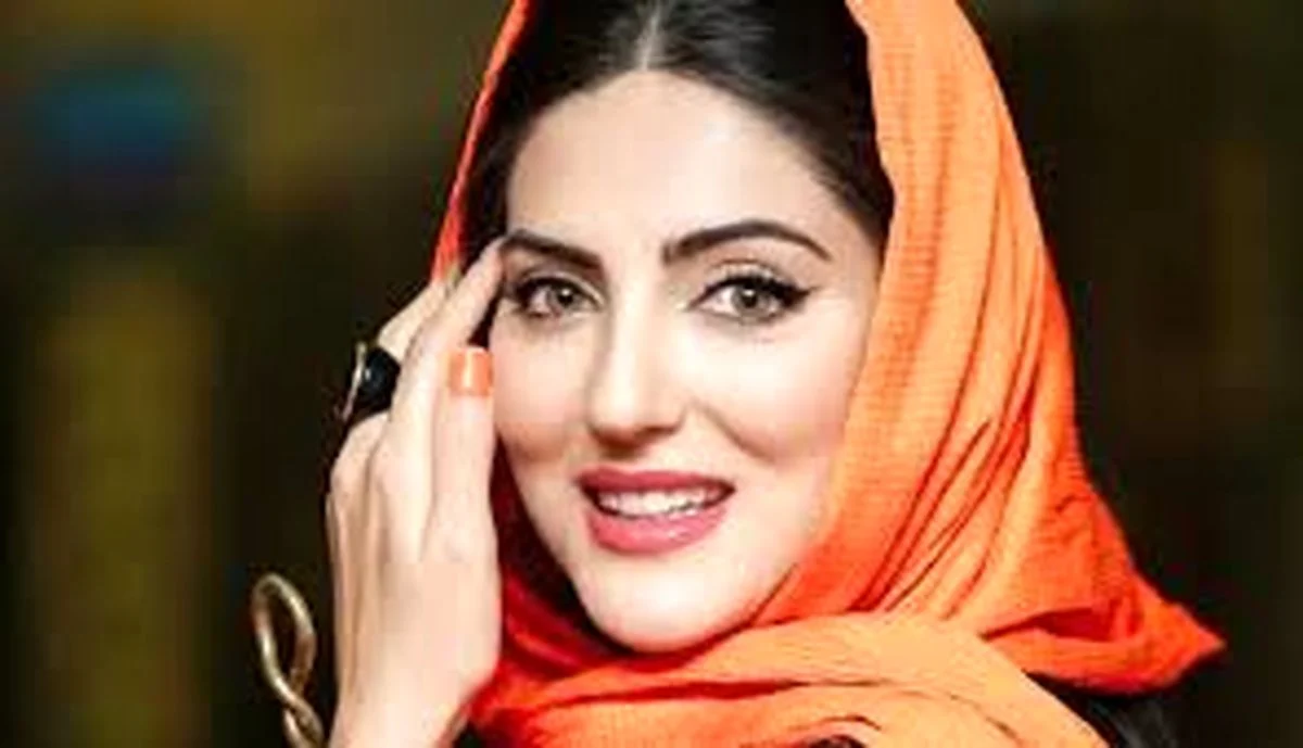 تاریخ و سفر در زمان | عکس ؛ عکس زیبای هلیا امامی با تیپ کلاسیک و شیک