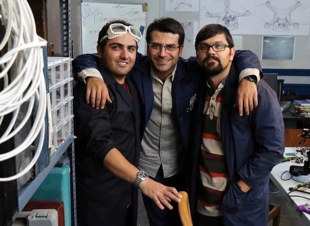 تاریخ و سفر در زمان | عکس ؛ تیپ خاص جواد بچه مهندس در یک شب‌نشینی