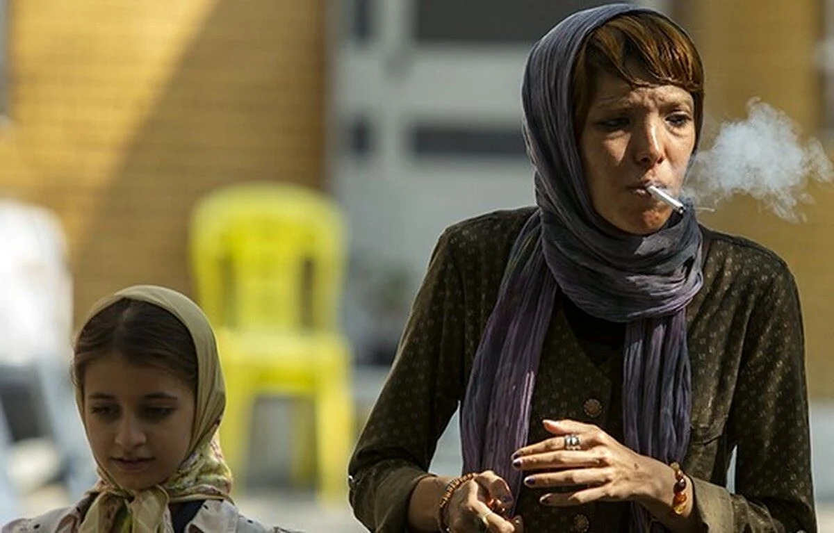 تاریخ و سفر در زمان | عکس ؛ عکس‌های داغ زن معتادِ سینمای ایران با استایلی ویکتوریایی