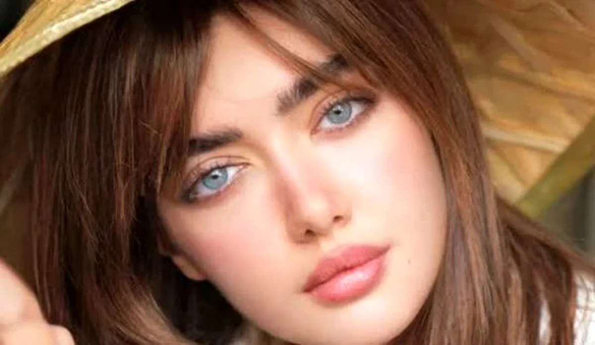 تاریخ و سفر در زمان | عکس ؛ تیپ و استایل نگین حق دوست زیباترین زن جهان