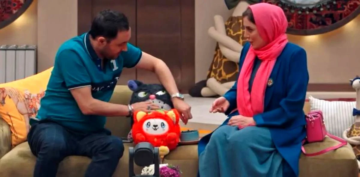 تاریخ و سفر در زمان | عکس ؛ سلفی امیرحسین رستمی و رویا میرعلمی با استایلی پاییزی