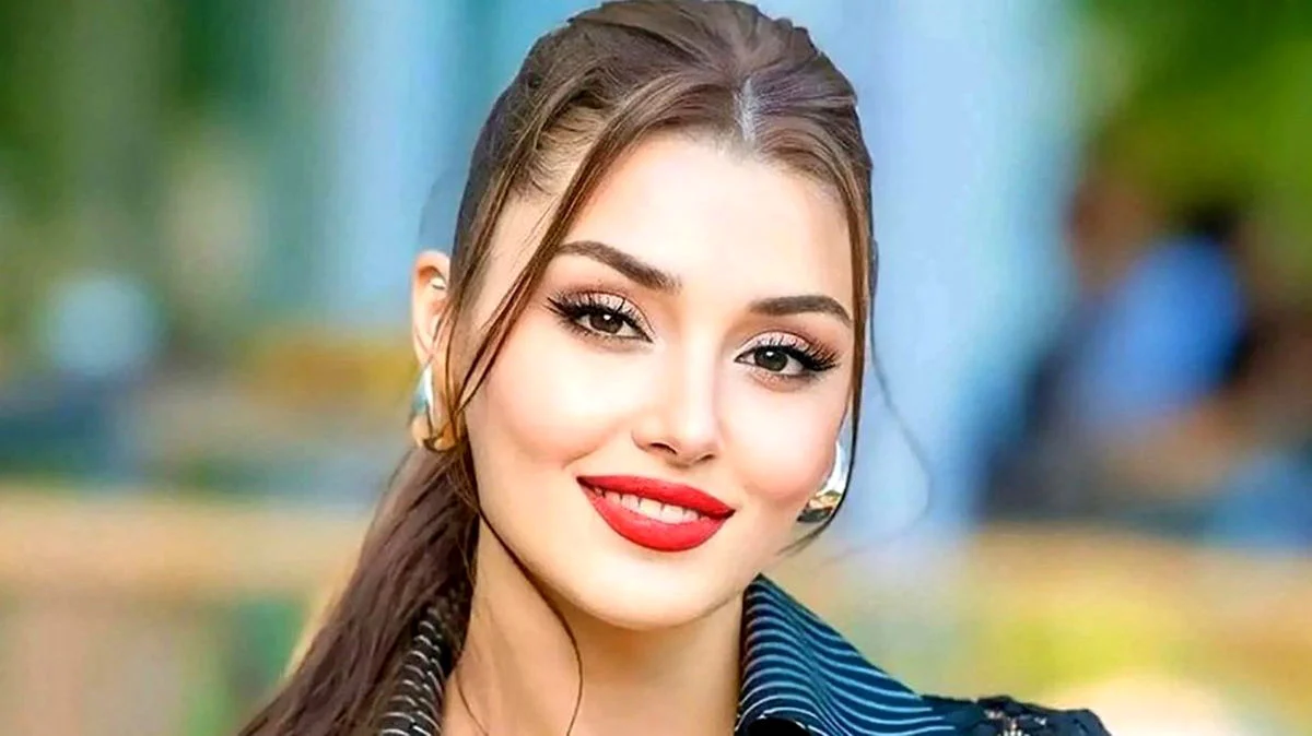 تاریخ و سفر در زمان | عکس ؛ استایل خاص و جذاب هانده ارچل در هفته مد میلان