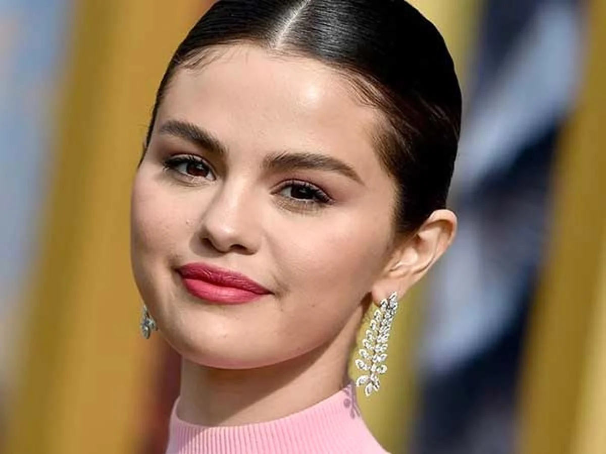 تاریخ و سفر در زمان | عکس ؛ سلنا گومز با این استایل ستاره یک مجلس شد