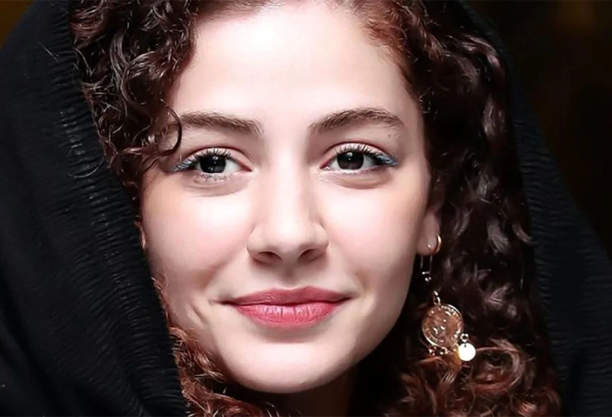 تاریخ و سفر در زمان | عکس ؛ استایل شیک ماری سریال خاتون توجه‌ها را جلب کرد