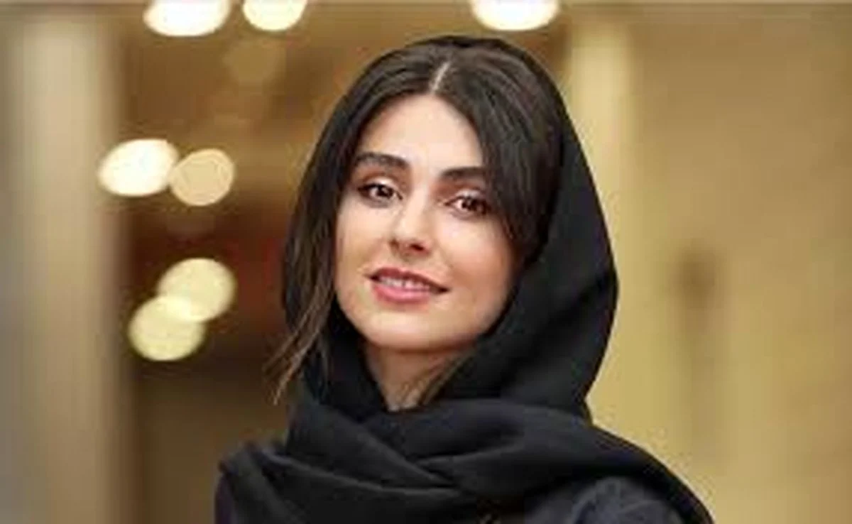 تاریخ و سفر در زمان | عکس ؛ سلفی آسانسوری لاله مرزبان با یک استایل پاییزی