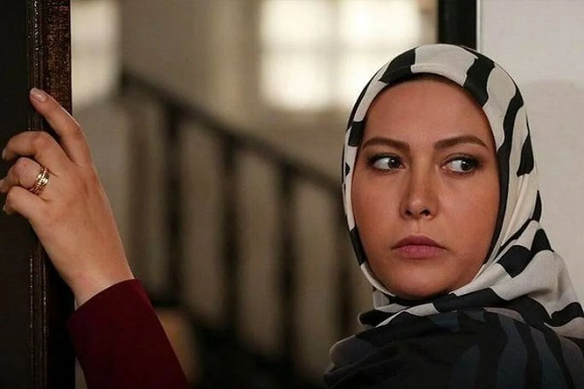 چهره روز | سلفی آسانسوریِ پری‌سیمای سریال «ستایش» با استایل پاییزی