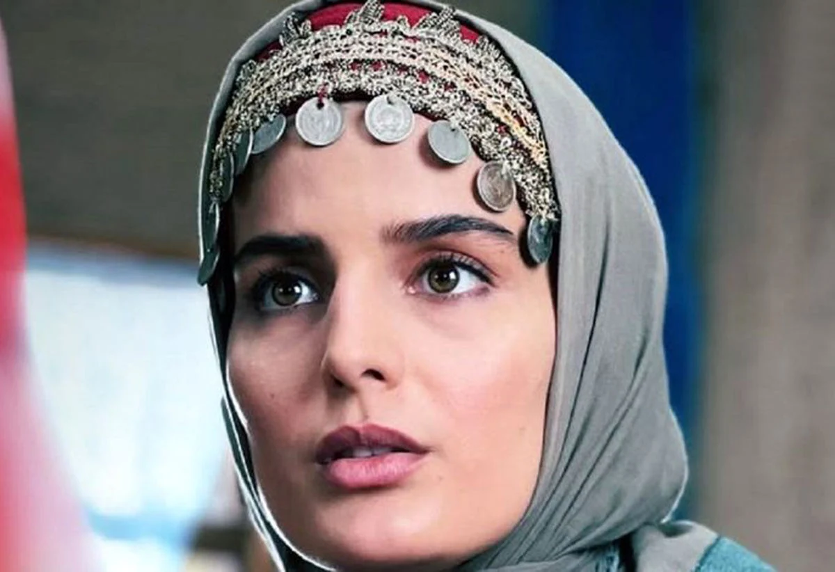 چهره روز | استایل جذاب بازیگر نقش سوجان در یک مراسم