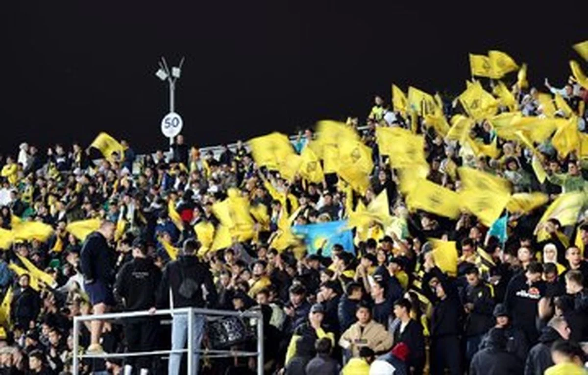 چهره روز | استایل خاص هوادار خوشپوش قزاق مقابل رئال‌