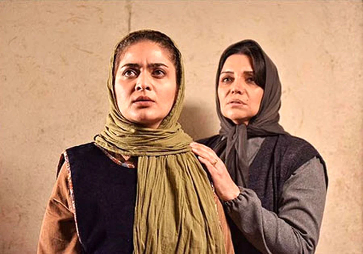 چهره روز | استایل ژولیده بهارِ سریال «مانکن» در آخرین روزهای تابستان