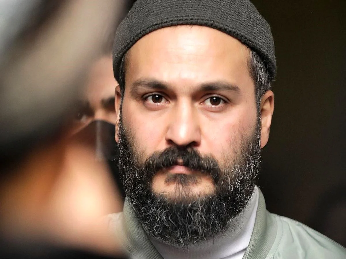 چهره روز | استایل جذاب میلاد کی‌مرام با موها و ریش سفید!