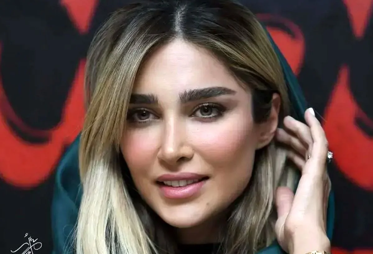 چهره روز | استایل خاص آناشید حسینی در یک مراسم چهره روز | استایل خاص آناشید حسینی در یک مراسم